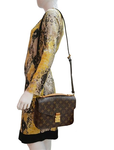 louis vuitton monogram canvas pochette metis bag m40780|Pochette Métis Monogram Reverse .